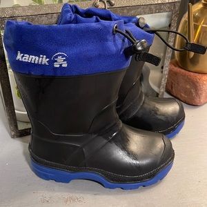 Amazing rain boots, little wear. Unisex size 10 kids rain boots